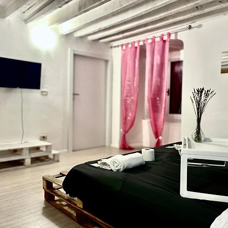 Genova Centro Affittacamere- Bagno In Comune Εξωτερικό φωτογραφία