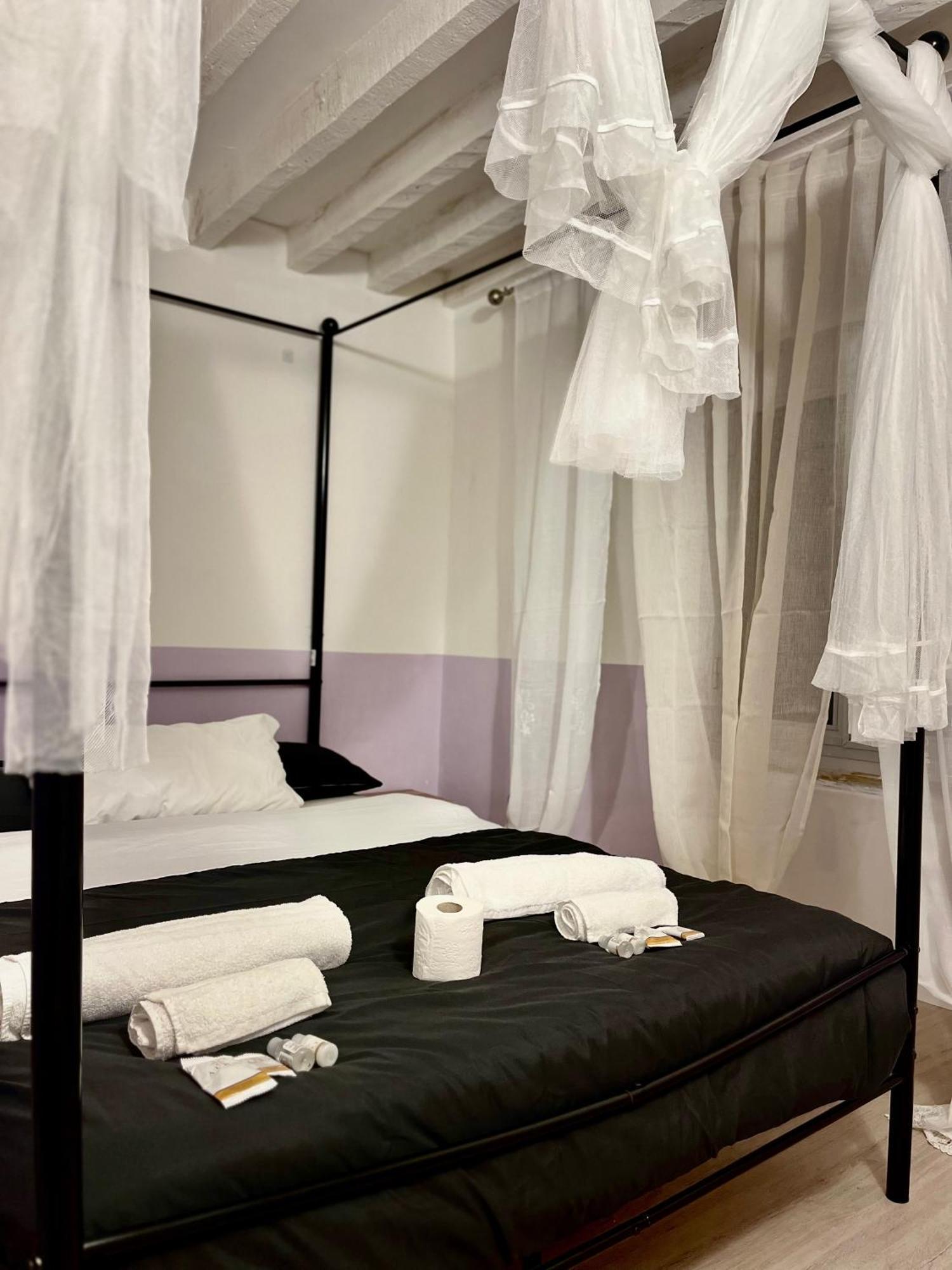 Genova Centro Affittacamere- Bagno In Comune Εξωτερικό φωτογραφία