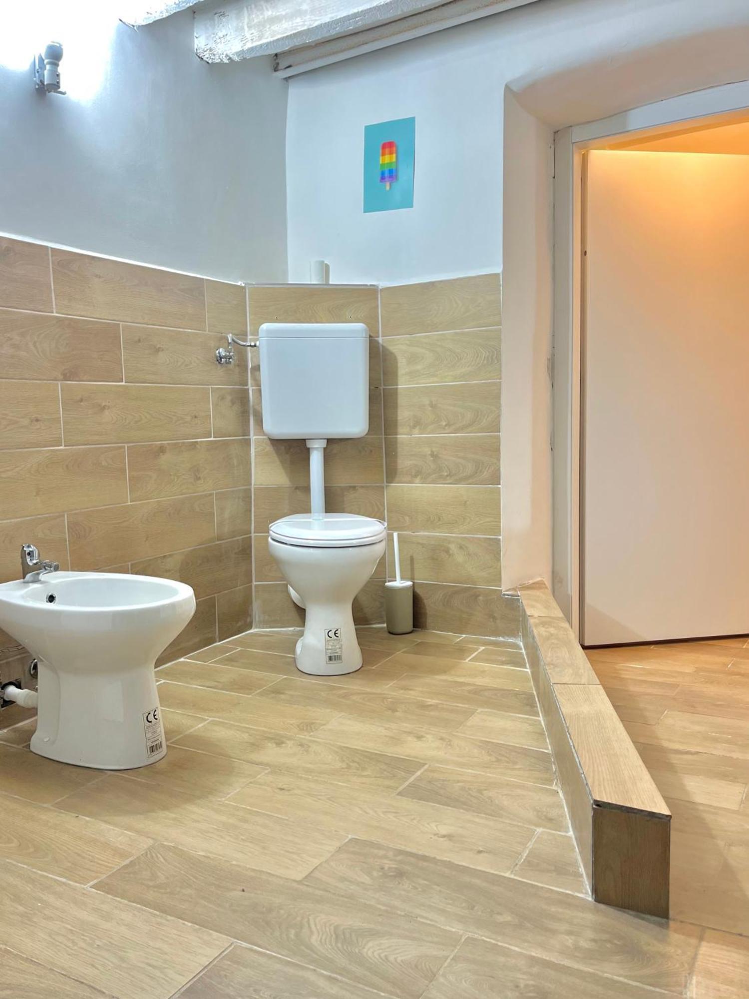 Genova Centro Affittacamere- Bagno In Comune Εξωτερικό φωτογραφία