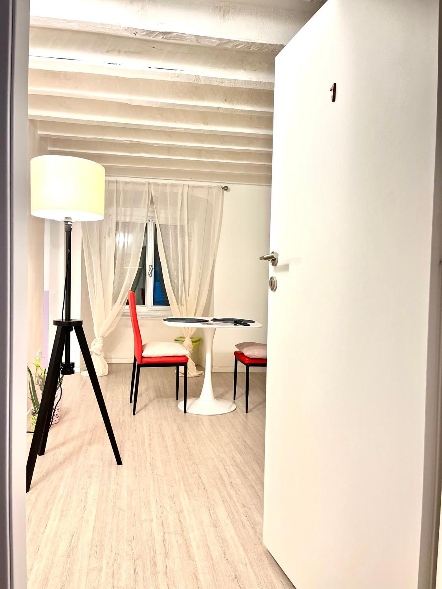 Genova Centro Affittacamere- Bagno In Comune Εξωτερικό φωτογραφία
